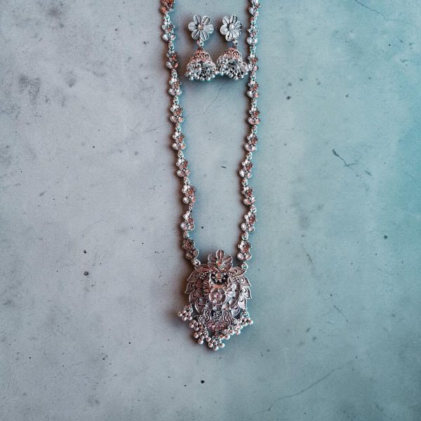 Ox emboss necklace with earrings