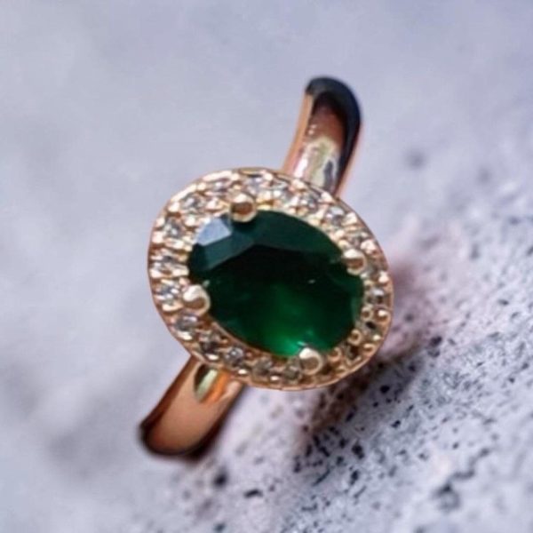 GREEN OVAL RING